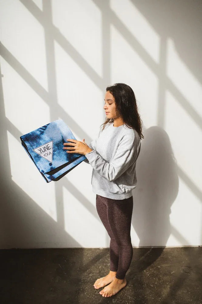 Foldable Suede Yoga Mat – Lightweight & Travel-Friendly