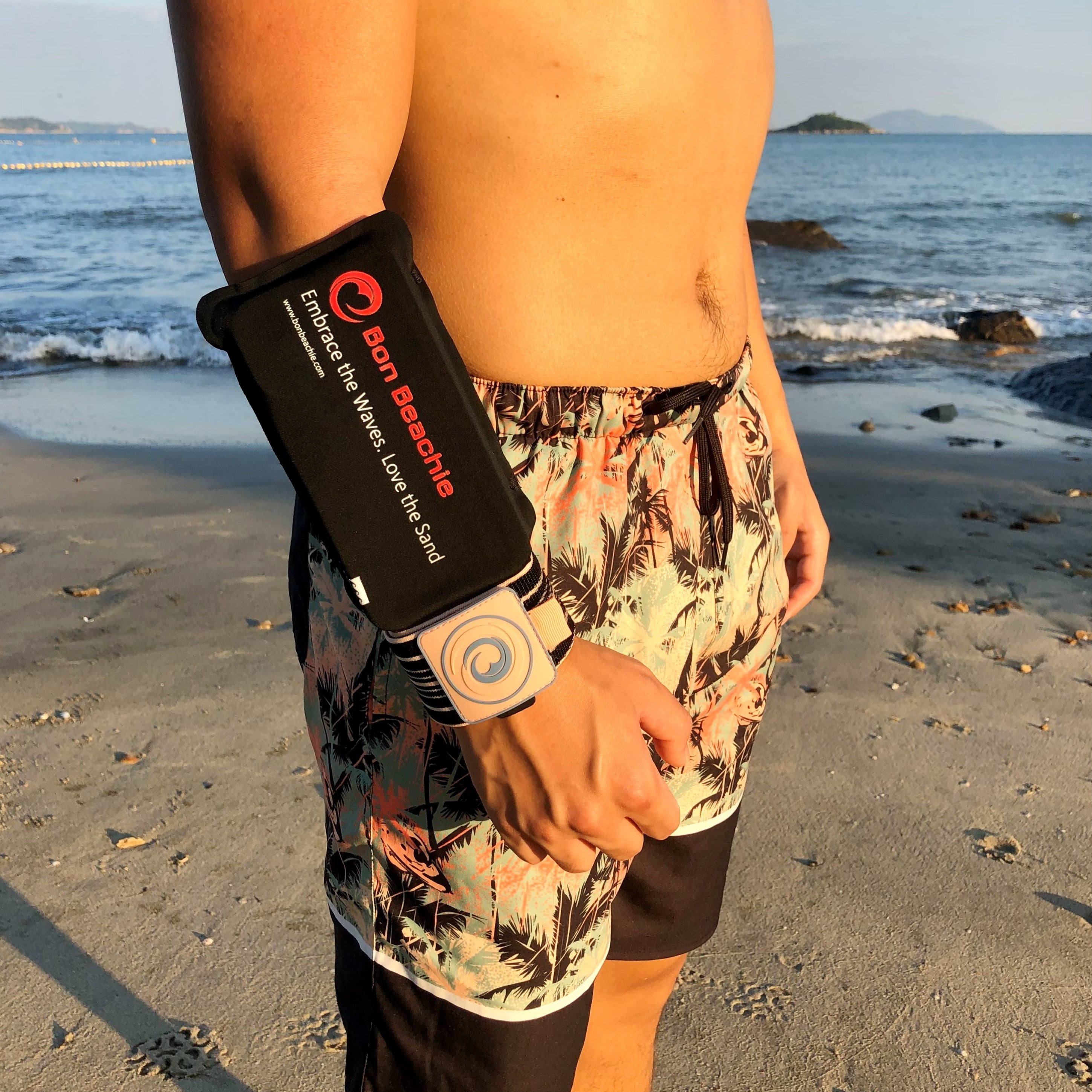 Watertight Wristband Phone Pouch – Waterproof Running Armband