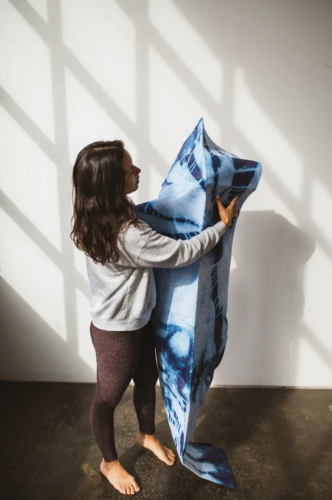 Foldable Suede Yoga Mat – Lightweight & Travel-Friendly